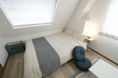 a small bedroom with a bed and a window at Voere\u5927\u4e95\u753a 302 in Tokyo