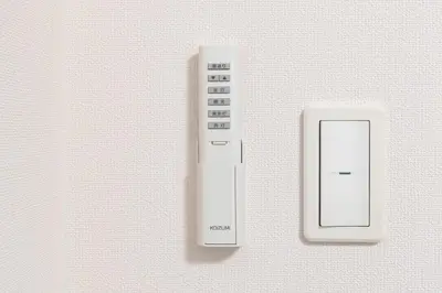 a white remote control attached to a wall at \u30f4\u30a3\u30e9\u4e21\u56fd in Tokyo