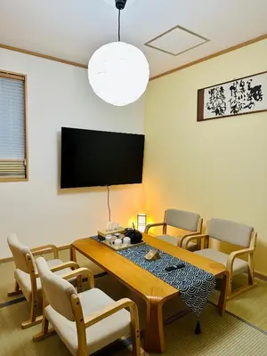 a room with a table and chairs and a flat screen tv at Lili House -- Serene Japanese Garden Villa,4 min to station,3 bedrooms,8people ok in Tokyo