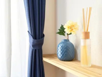 a blue vase sitting on a shelf next to a window at Lili House -- Serene Japanese Garden Villa,4 min to station,3 bedrooms,8people ok in Tokyo