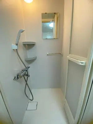 a small bathroom with a shower and a shower at \u5343\u77f3\u5bb6 in Tokyo