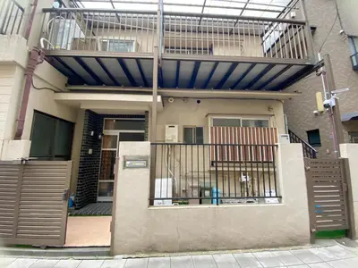 an apartment building with a balcony and a gate at \u5343\u77f3\u5bb6 in Tokyo