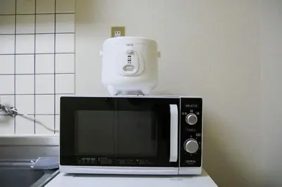 a food processor sitting on top of a microwave at #4 -\u30a8\u30af\u30bb\u30eb\u6a4b\u7acb102- Entire Unit in Tokyo