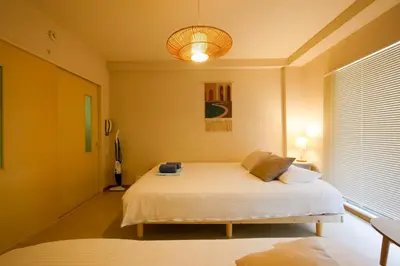 a bedroom with a white bed in a room at #4 -\u30a8\u30af\u30bb\u30eb\u6a4b\u7acb102- Entire Unit in Tokyo