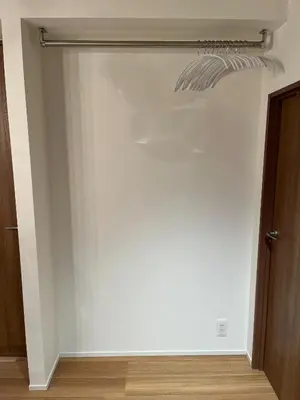 a white wall in a room with a closet at MANGA ART HOTEL, BAKUROCHO - Vacation STAY 24863v in Tokyo