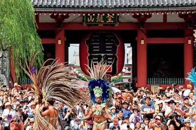 a crowd of people watching a performer in front of a building at 303 Oshiage sta 3mins walk! Wi-Fi Elevator 4pax in Tokyo