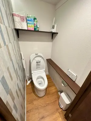 a small bathroom with a toilet in a room at \u6da9\u8c37\u6c11\u5bbf in Tokyo