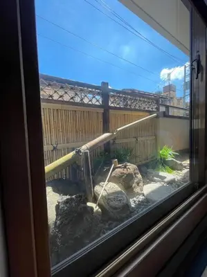 a view from a window of a yard with a wooden fence at \u30a2\u30f3\u30c9\u30b9\u30c6\u30a4\u84b2\u75301\u4e01\u76ee in Tokyo