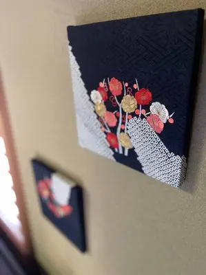 a picture of a painting of flowers on a wall at \u30a2\u30f3\u30c9\u30b9\u30c6\u30a4\u84b2\u75301\u4e01\u76ee in Tokyo