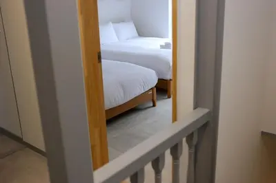 a view of a bedroom with a bed and a mirror at \u3077\u3075\u304b\u5c0f\u6751\u4e95 - Pufuka Omurai in Tokyo