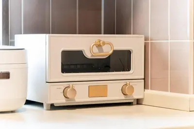 a microwave oven sitting on top of a counter at Villa mitamura301VM31 in Tokyo
