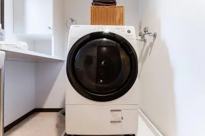 a washing machine sitting on top of a box at Villa mitamura301VM31 in Tokyo