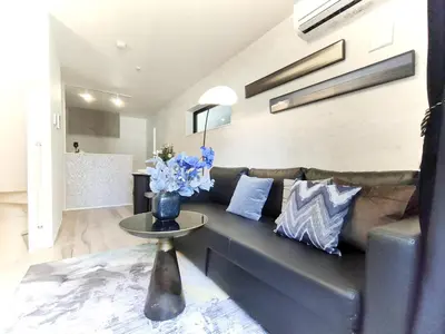 a living room with a couch and a table at \u65b0\u5bbf2\u7ad9 \u6c60\u888b\u5168\u65b0\u72ec\u7acb3\u5c42\u522b\u5885 3\u5ba41\u53851\u6d74\u5ba4 \u6700\u59278\u4eba max 8P \u8f66\u7ad97\u5206\u949f 7mins to ST \u94f6\u5ea7 \u65b0\u5bbf \u6d89\u8c37 \u6c60\u888b \u4e1c\u4eac\u76f4\u901a in Tokyo