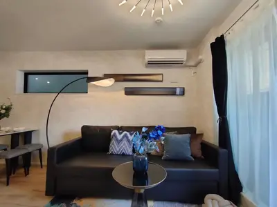 a living room with a couch and a table at \u65b0\u5bbf2\u7ad9 \u6c60\u888b\u5168\u65b0\u72ec\u7acb3\u5c42\u522b\u5885 3\u5ba41\u53851\u6d74\u5ba4 \u6700\u59278\u4eba max 8P \u8f66\u7ad97\u5206\u949f 7mins to ST \u94f6\u5ea7 \u65b0\u5bbf \u6d89\u8c37 \u6c60\u888b \u4e1c\u4eac\u76f4\u901a in Tokyo