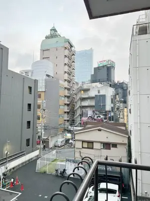 a view of a city from a balcony with buildings at \u65b0\u5bbf\u4e2d\u5fc3#\u6b4c\u821e\u4f0e#Shinjuku 3min walk#\u5730\u94c1\u7ad9\u6b65\u884c3\u5206#JR\u65b0\u5bbf\u7ad9\u6b65\u884c9\u5206\u949f#\u97e9\u56fd\u57ce#\u9ad8\u901f\u65e0\u9650\u5236\u7f51\u8def#\u81ea\u52a8Autolock\u5927\u95e8411 in Tokyo