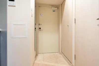 a hallway with a door leading to a room at \u30ac\u30fc\u30e9\u30d7\u30ec\u30a4\u30b9\u9326\u7cf8\u753a in Tokyo