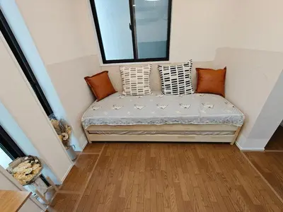 a small bed in a room with a mirror at SunshineHouse \u4eac\u5cf6 \u6210\u7530\u7fbd\u7530\u76f4\u901a \u9002\u54086\u540d\u6700\u59278\u540d in Tokyo