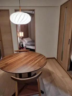 a dining room with a wooden table and chairs at \u6e90\u6c0f\u6c11\u5bbf in Tokyo