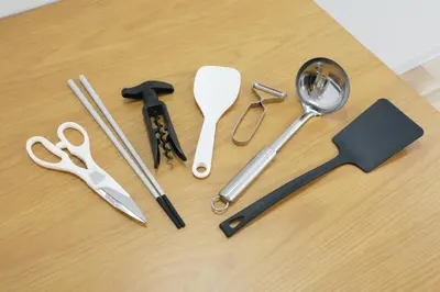 a group of kitchen utensils sitting on a table at \u30aa\u30b0\u30e9\u30d3\u30eb 403 in Tokyo