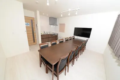 a dining room with a table and chairs at NYHotel 1 \u65b0\u5bbf2\u968e\u5efa\u30664\u5ba41\u30d0\u30b9\u30eb\u30fc\u30e01\u30b7\u30e3\u30ef\u30fc2\u30c8\u30a4\u30ec in Tokyo