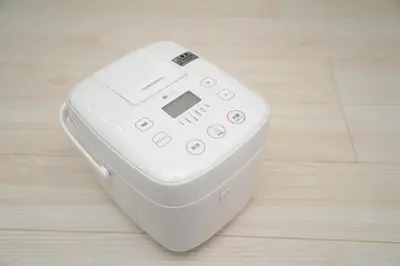 a wii controller sitting on top of a wooden floor at NYHotel 1 \u65b0\u5bbf2\u968e\u5efa\u30664\u5ba41\u30d0\u30b9\u30eb\u30fc\u30e01\u30b7\u30e3\u30ef\u30fc2\u30c8\u30a4\u30ec in Tokyo