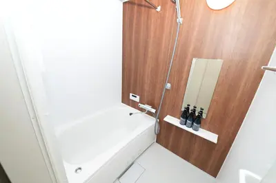 a bathroom with a shower with a sink and a mirror at NYHotel 1 \u65b0\u5bbf2\u968e\u5efa\u30664\u5ba41\u30d0\u30b9\u30eb\u30fc\u30e01\u30b7\u30e3\u30ef\u30fc2\u30c8\u30a4\u30ec in Tokyo