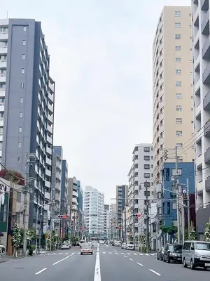 a city street with buildings and cars on the road at \u6771\u4eac\u30ea\u30ea\u30a2\u30eb\u30db\u30c6\u30eb0501 in Tokyo