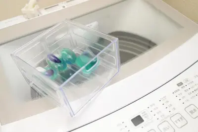 a plastic container sitting on top of a washing machine at NYHotel 3 \u65b0\u5bbf2\u968e\u5efa\u30663\u5ba41\u30d0\u30b9\u30eb\u30fc\u30e01\u30b7\u30e3\u30ef\u30fc2\u30c8\u30a4\u30ec in Tokyo