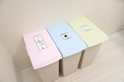two tables in a room with drawings on them at NYHotel 5 \u65b0\u5bbf2\u968e\u5efa\u30664\u5ba41\u30d0\u30b9\u30eb\u30fc\u30e01\u30b7\u30e3\u30ef\u30fc2\u30c8\u30a4\u30ec in Tokyo