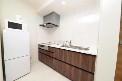 a kitchen with a sink and a refrigerator at NYHotel 5 \u65b0\u5bbf2\u968e\u5efa\u30664\u5ba41\u30d0\u30b9\u30eb\u30fc\u30e01\u30b7\u30e3\u30ef\u30fc2\u30c8\u30a4\u30ec in Tokyo