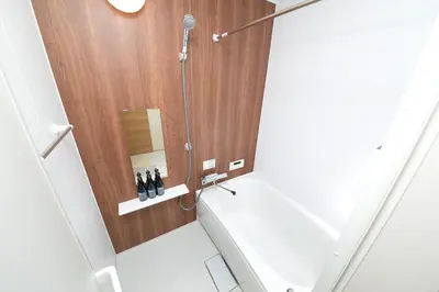a small bathroom with a shower and a toilet at NYHotel 5 \u65b0\u5bbf2\u968e\u5efa\u30664\u5ba41\u30d0\u30b9\u30eb\u30fc\u30e01\u30b7\u30e3\u30ef\u30fc2\u30c8\u30a4\u30ec in Tokyo