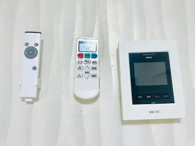 a nintendo wii remote and an ipod next to a box at S1-\u65b0\u5bbf\u6700\u4e2d\u5fc3 \u6771\u65b0\u5bbf\u99c54\u5206-Shinjuku center 4 mins to ST Max 4P \u76f4\u8fbe\u65b0\u5bbf \u6e0b\u8c37 \u8868\u53c2\u9053 \u6c60\u888b \u4e0a\u91ce \u4ee3\u4ee3\u6728 \u9280\u5ea7 \u539f\u5bbf in Tokyo