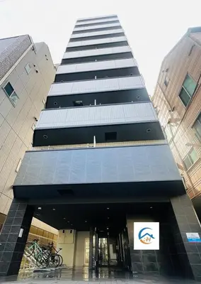 a tall building with a lot of solar panels on it at incense\u4e0a\u91ce\u6839\u5cb86\uff26 in Tokyo