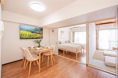a room with a dining table and a bedroom at \u65b0\u5bbf\u6b4c\u821e\u4f0e\u753a\u5f92\u6b65\u4e09\u5206\u9418\u4e09\u623f\u4e00\u5ef3\u8fd1\u9130\u4f0a\u52e2\u4e39 in Tokyo