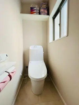 a bathroom with a white toilet in a room at Year-end promotion Free Wi-Fi spacious and bright Closs Ueno 1min to Minowa Sta Wide Room Max 4People in Tokyo