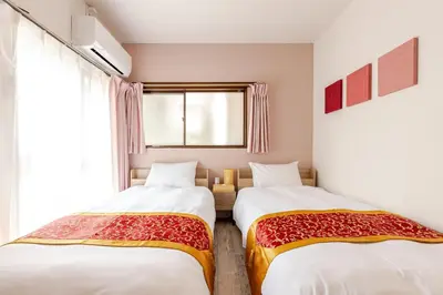 two beds in a room with a window at NakakasaiKodateNKK1 in Tokyo