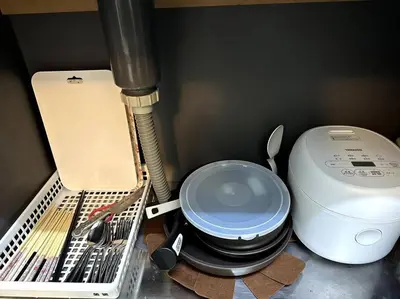 a sewing machine sitting next to a sewing machine at \u30a2\u30f3\u30c9\u30b9\u30c6\u30a4\u4e2d\u91ce5\u4e01\u76ee102 in Tokyo
