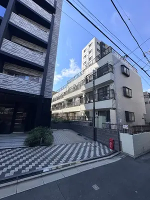 an empty street in front of a building at Aakabane Apart ment 3 Wei hefuyan7190 in Tokyo