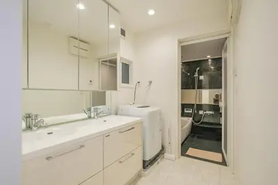 a bathroom with a sink and a toilet and a tub at UN-Villa in Tokyo