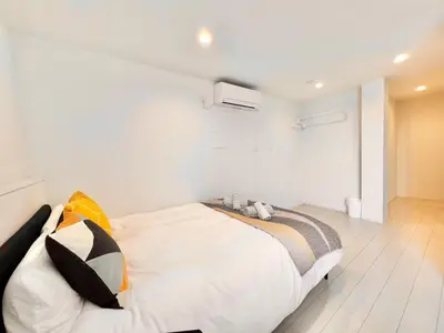 a bedroom with a large white bed in a room at 君の家AOTO#Haneda&Narita Access#Free reserved parking in Tokyo