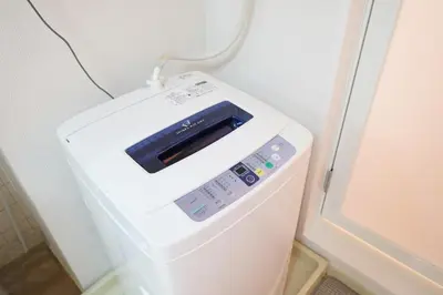 a washer and dryer sitting on top of a refrigerator at Heisei Mansion - Vacation STAY 18017 in Tokyo