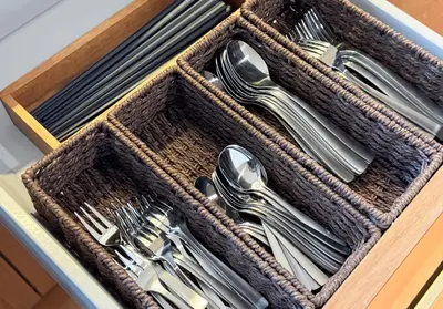 a drawer filled with cutlery in a wooden box at \u6771\u65b0\u5bbf 1106 in Tokyo