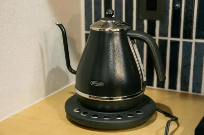 a black tea kettle sitting on top of a counter at \u85cd-Ai-ASAKUSA in Tokyo