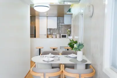 a dining room with a white table and chairs at Midland Hotel-\u79cb\u8449\u539f8\u52064\u968e\u5efa\u30664LDK\u8cb8\u5207\u5225\u8358 in Tokyo