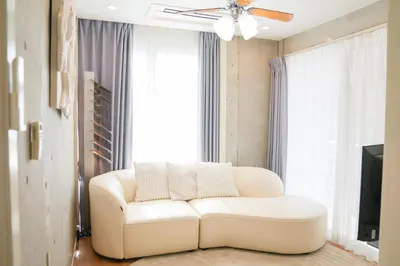 a white couch in a living room with a ceiling fan at Midland Hotel-\u79cb\u8449\u539f8\u52064\u968e\u5efa\u30664LDK\u8cb8\u5207\u5225\u8358 in Tokyo