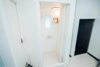 a shower with a glass door in a bathroom at \u685c\u306e\u5ddd16 \u6c60\u888b\u4e00\u6238\u5efa \u6c60\u888b\u99c5 5\u5206 2-11\u4eba\u4e28Ikebukuro Villa Ikebukuro 5 minutes 2-11 people in Tokyo