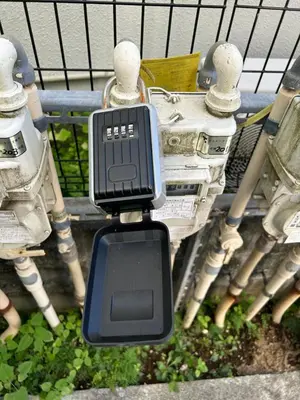 a robot with a cell phone attached to it at \u30cf\u30a4\u30af\u30ec\u30b9\u30c8\u4e2d\u91ce202 in Tokyo