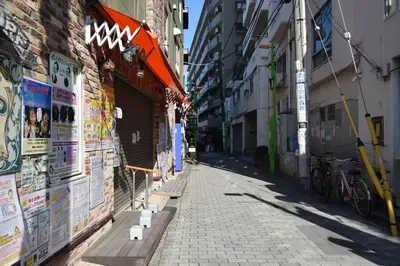an empty street in a city with buildings at \u6771\u4eac\u30e1\u30c8\u30ed\u4e38\u30ce\u5185\u7dda\u5f92\u6b691\u5206 in Tokyo