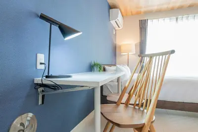 a desk with a lamp and a chair in a room at \u3077\u3075\u304bTK\u6771\u5411\u5cf61F -1min to Higashi Mukojima Sta 1F Cozy Stay Near Skytree Asakusa in Tokyo