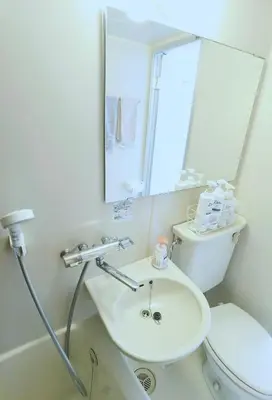 a bathroom with a white toilet and a sink at #301WZNET\u6885\u5c4b\u6577\u99c52\u5206\u6a2a\u6d5c\u7fbd\u7530\u7a7a\u6e2f\u90fd\u5fc3\u4fbf\u5229\u5546\u5e97\u88571k\u9759\u304b\u306a\u753a in Tokyo